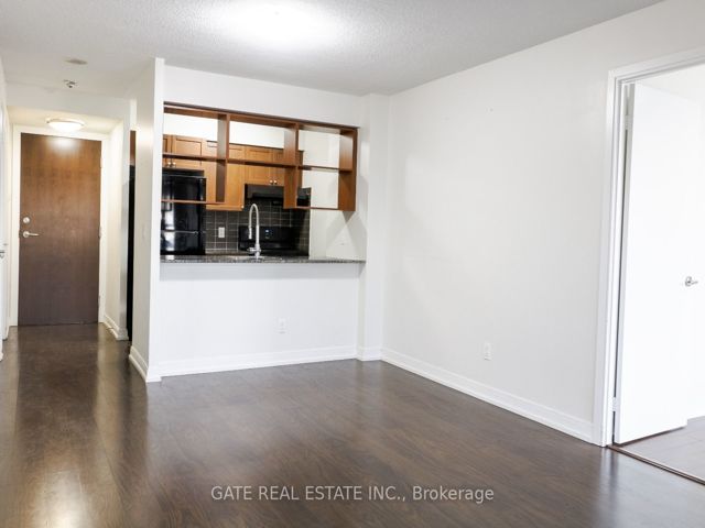 1404 - 151 Village Green Sq W