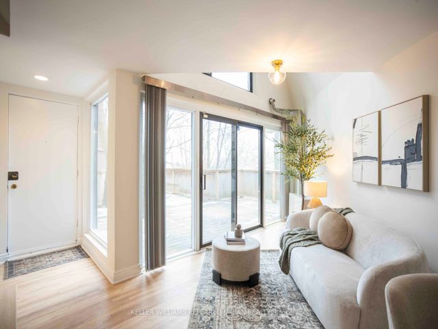 6 - 2366 Queen St E