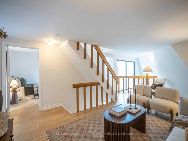 6 - 2366 Queen St E