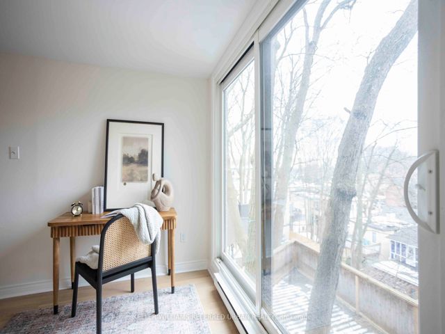 6 - 2366 Queen St E