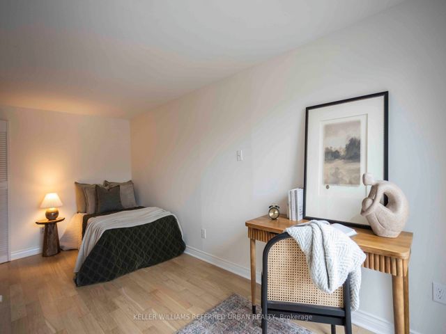 6 - 2366 Queen St E