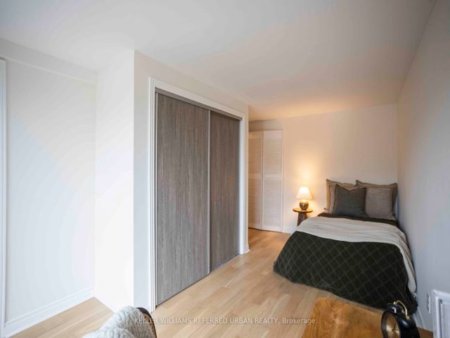 6 - 2366 Queen St E