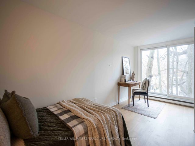 6 - 2366 Queen St E