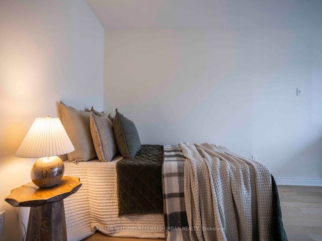 6 - 2366 Queen St E