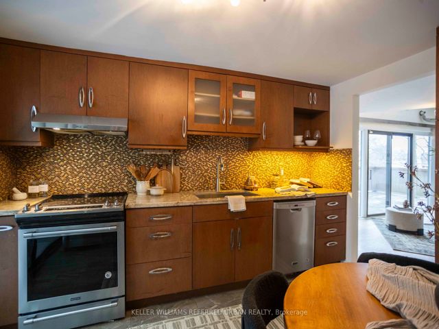 6 - 2366 Queen St E