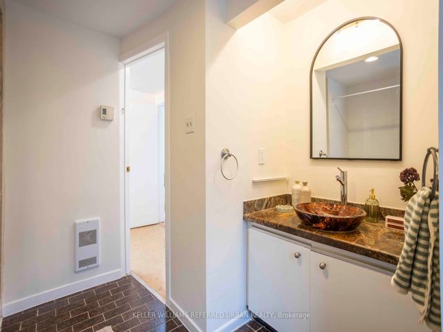6 - 2366 Queen St E