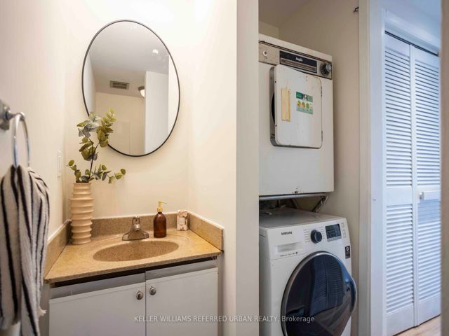 6 - 2366 Queen St E