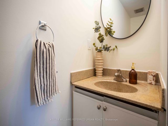 6 - 2366 Queen St E