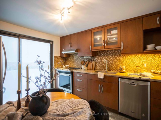 6 - 2366 Queen St E
