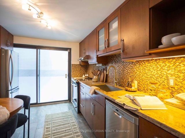 6 - 2366 Queen St E