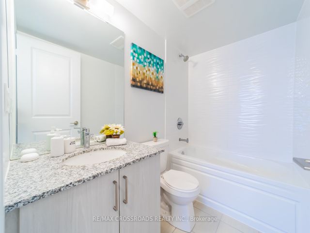 422 - 20 Meadowglen Pl