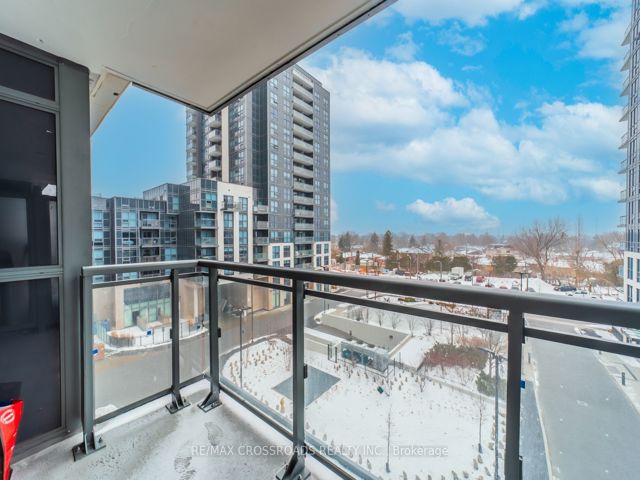422 - 20 Meadowglen Pl