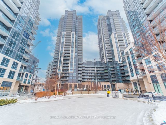 422 - 20 Meadowglen Pl