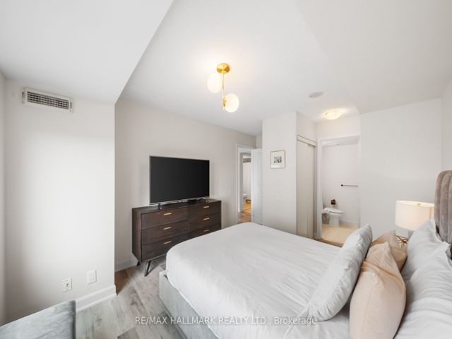 3110 - 25 Town Centre Crt
