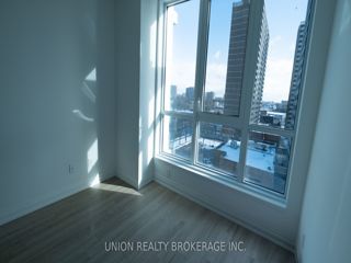 606 - 286 Main St