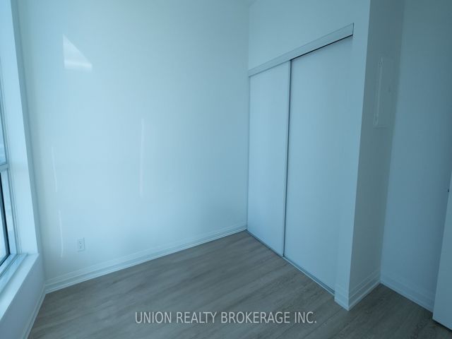 606 - 286 Main St