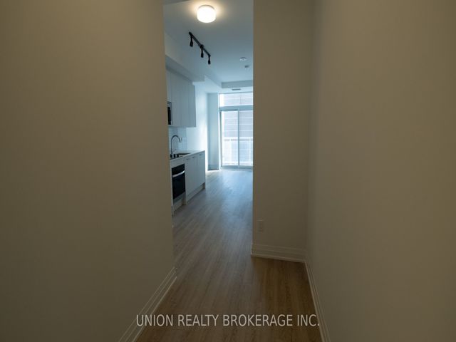 606 - 286 Main St