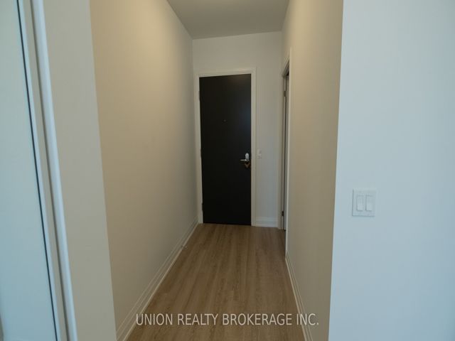 606 - 286 Main St