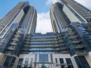 323 - 20 Meadowglen Pl