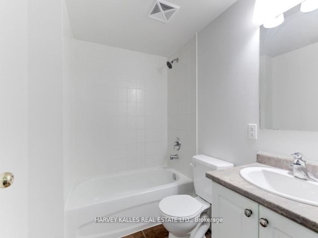 302 - 25 Strangford Lane