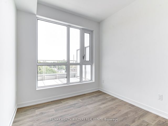 627 - 150 Logan Ave