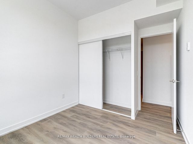 627 - 150 Logan Ave