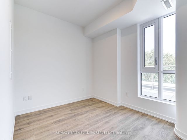 627 - 150 Logan Ave