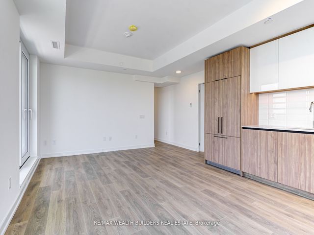 627 - 150 Logan Ave