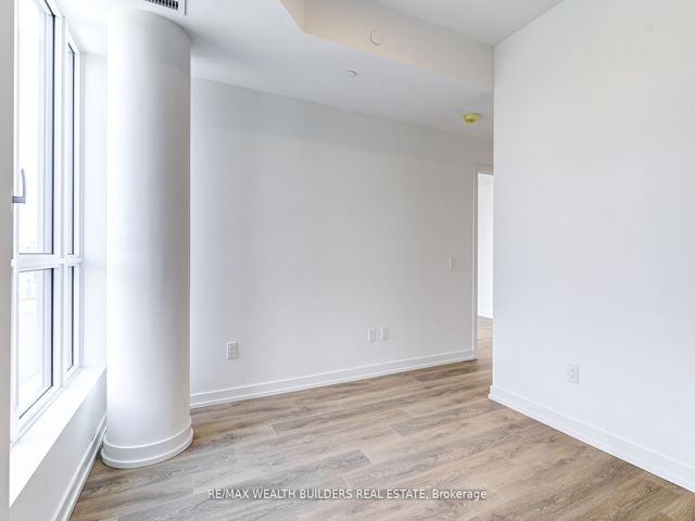 627 - 150 Logan Ave