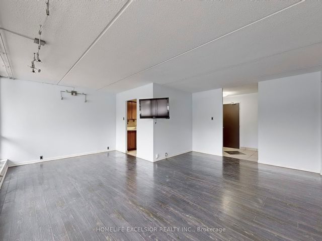 202 - 2 Glamorgan Ave