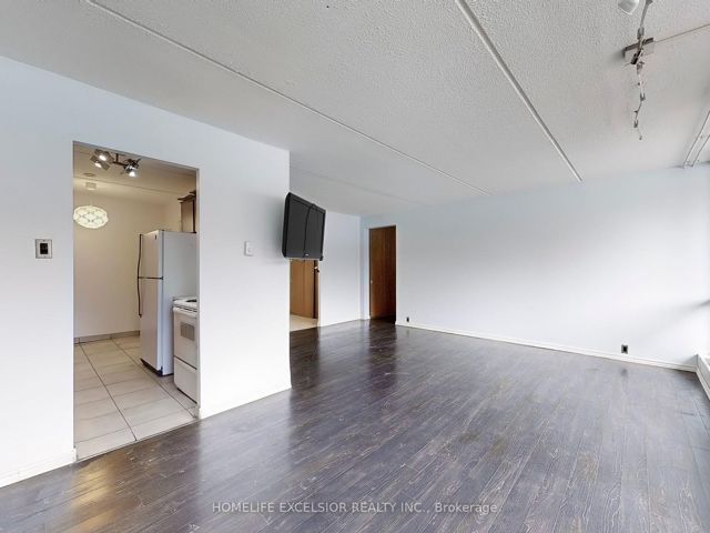 202 - 2 Glamorgan Ave