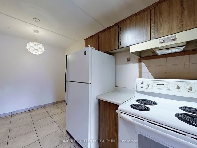 202 - 2 Glamorgan Ave