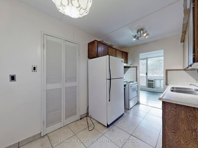 202 - 2 Glamorgan Ave