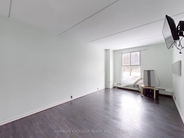 202 - 2 Glamorgan Ave