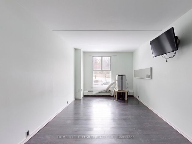 202 - 2 Glamorgan Ave