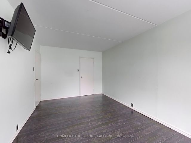 202 - 2 Glamorgan Ave