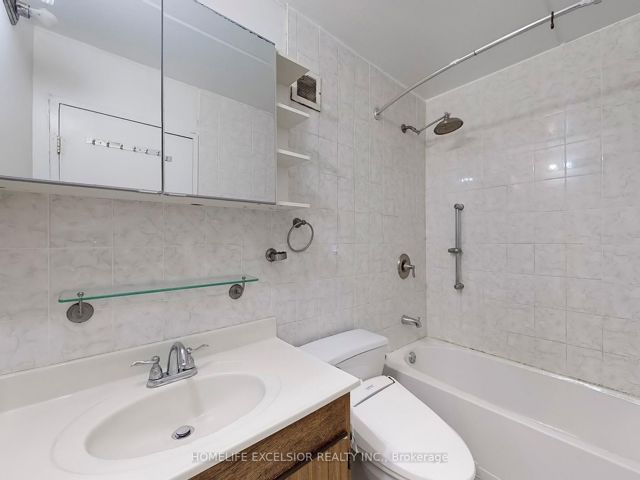 202 - 2 Glamorgan Ave