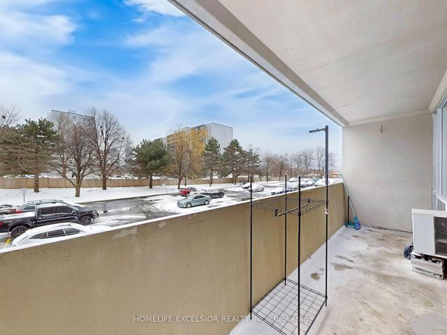 202 - 2 Glamorgan Ave