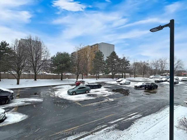 202 - 2 Glamorgan Ave