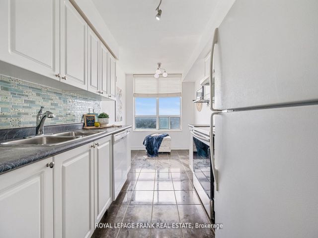 2310 - 61 Town Centre Crt