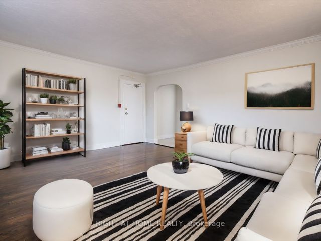 41 - 2404 Queen St E