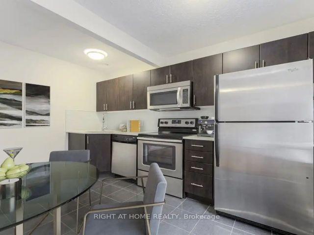 41 - 2404 Queen St E