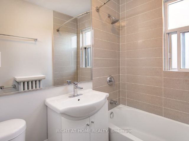 41 - 2404 Queen St E