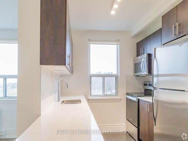 G12 - 3017 Queen St E