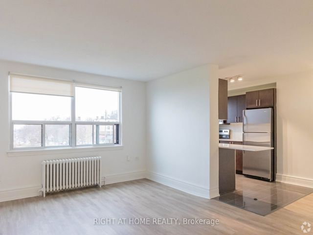 G12 - 3017 Queen St E