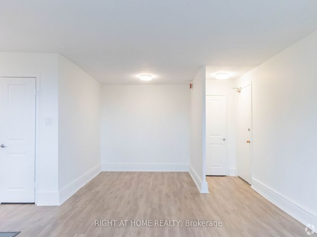 G12 - 3017 Queen St E
