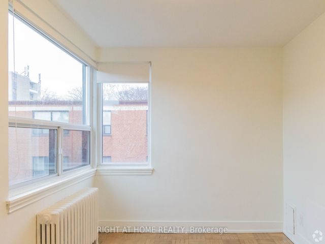 G12 - 3017 Queen St E