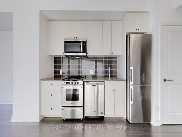 306 - 2799 Kingston Rd