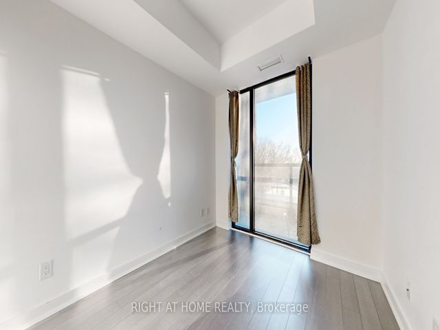 306 - 2799 Kingston Rd