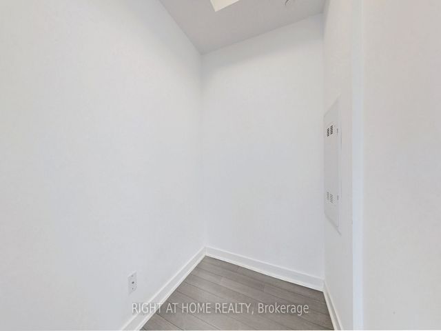 306 - 2799 Kingston Rd